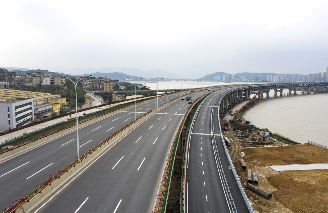 道庆洲大桥长乐端北侧通道正式开放交通通行