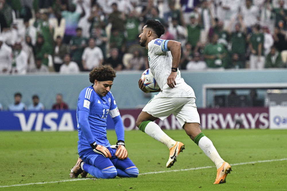 卡塔尔世界杯全天综合：阿根廷队头名出线 墨西哥队功亏一篑