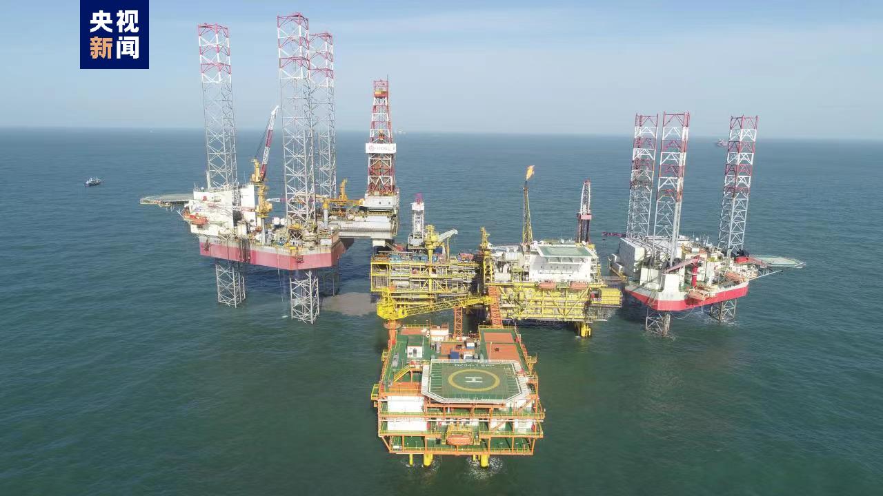我国最大规模海上油田群岸电应用工程海上站成功送电
