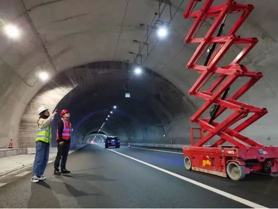 惊艳！福建首条高速“星光”隧道来了