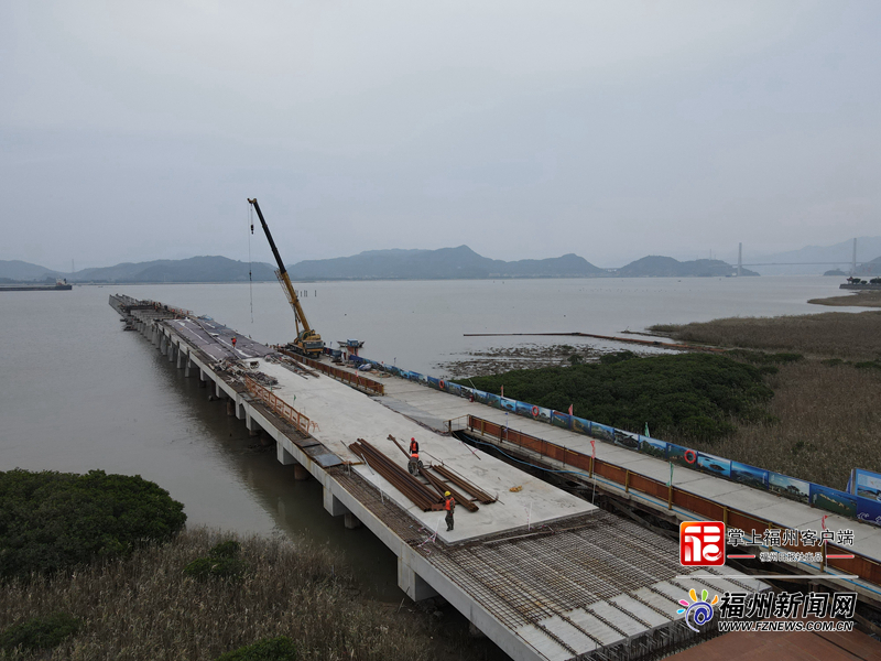 连江粗芦岛国家远洋渔业基地栈桥打桩与桥板铺设春节前完成