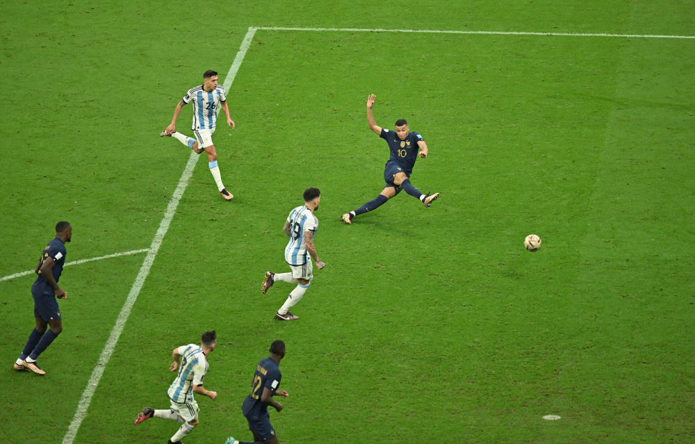 阿根廷“点胜”法国三夺世界杯 梅西终捧大力神杯