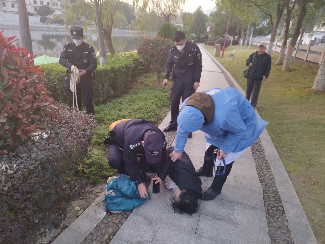 女子不慎坠湖，连江警方紧急救援！