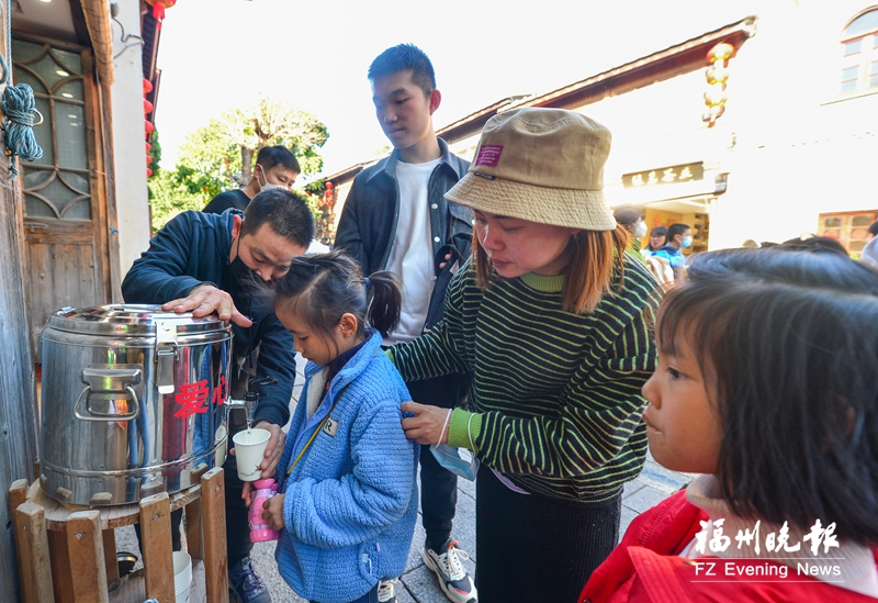 春节景区涌动别样的暖流 “爱心茶摊”向游客传递文明馨香