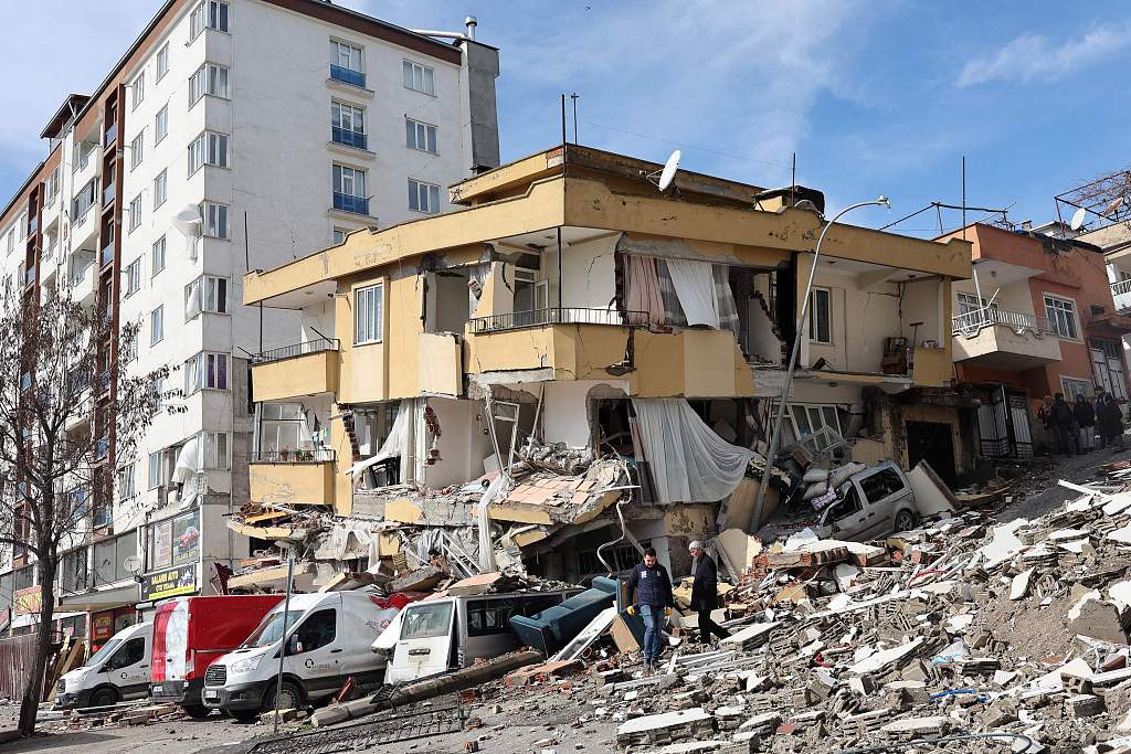 持续更新丨中国救援队参与救出一名土耳其地震男性幸存者