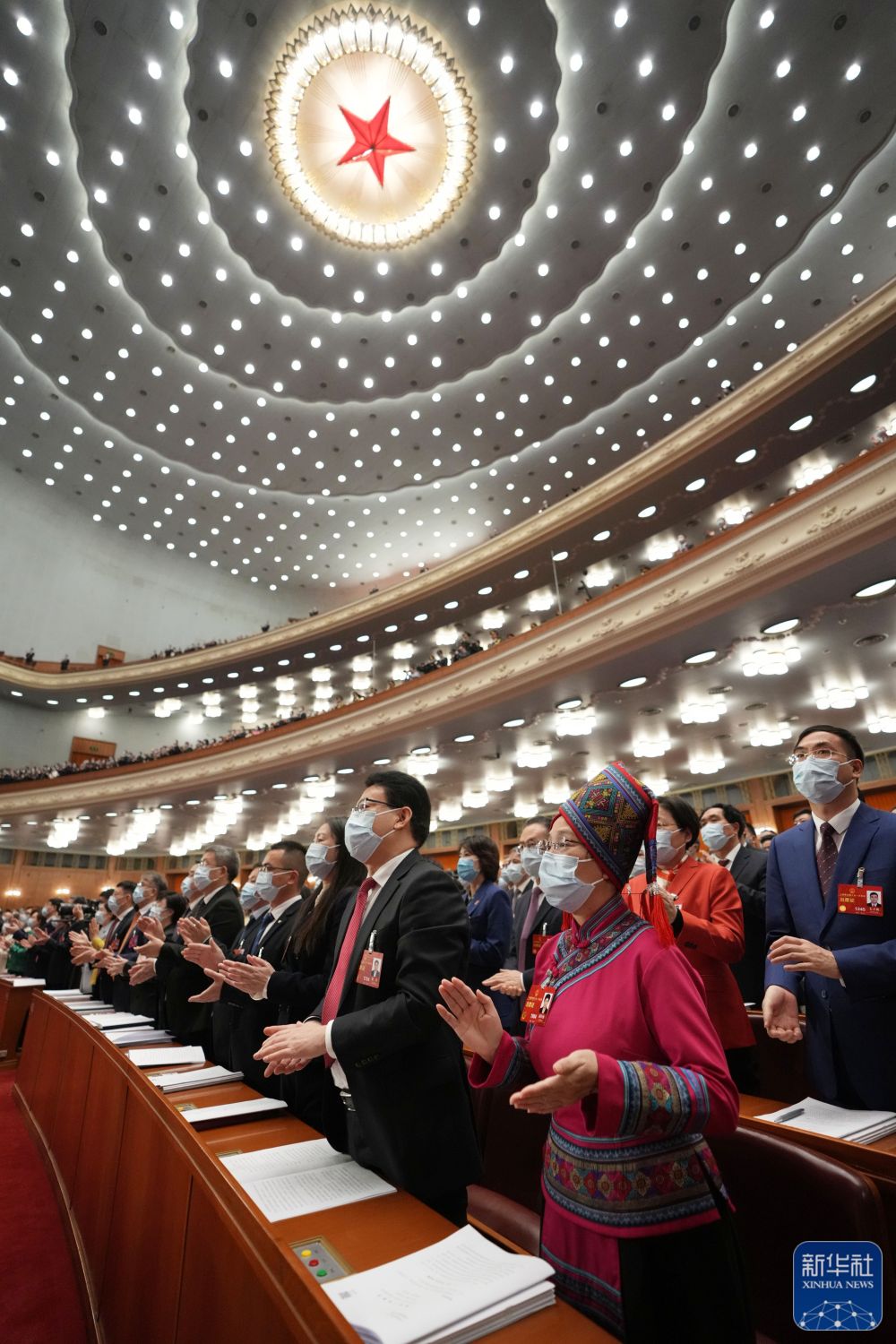 十四届全国人大一次会议在京开幕