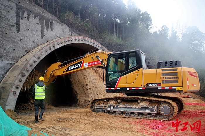 福建沙南高速公路隧道开始进洞施工