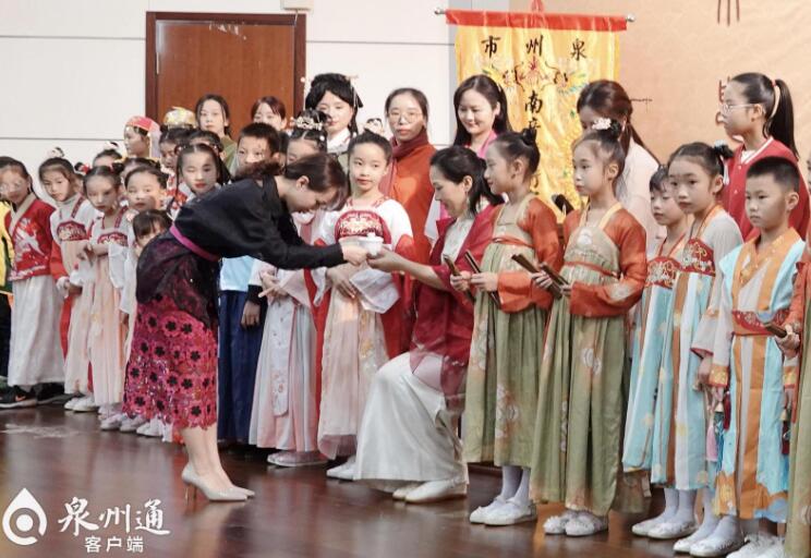 中国闽台缘博物馆内 台湾南音名师收下48名大陆弟子