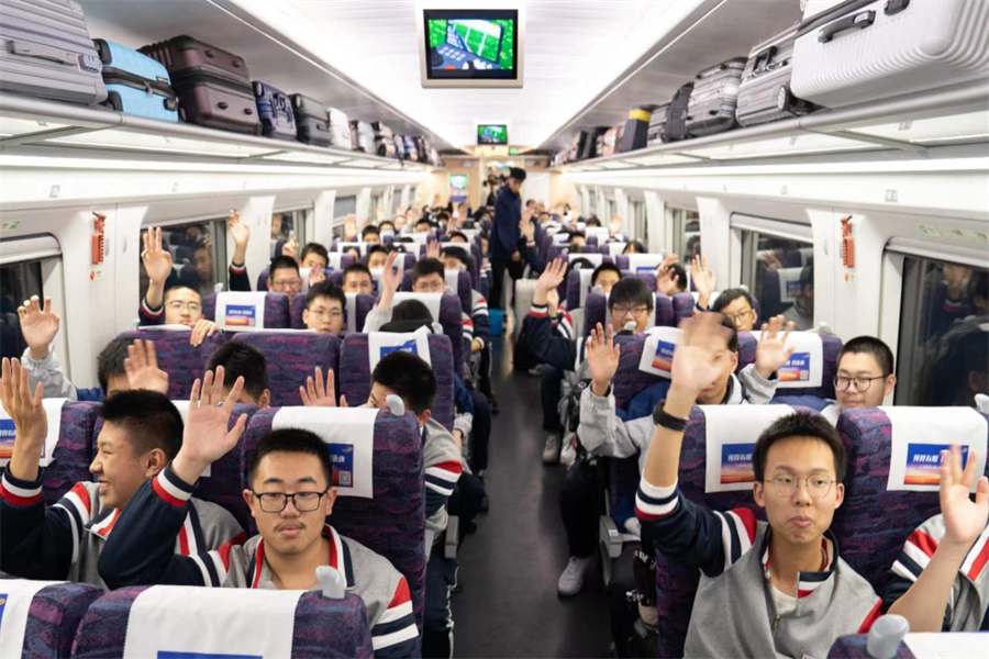 福州火车站今年首趟中学生“研学专列”顺利返程