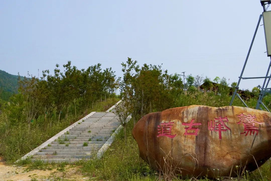 闽清千年古驿道鹫峰岭：山泉流水 悬崖陡峭