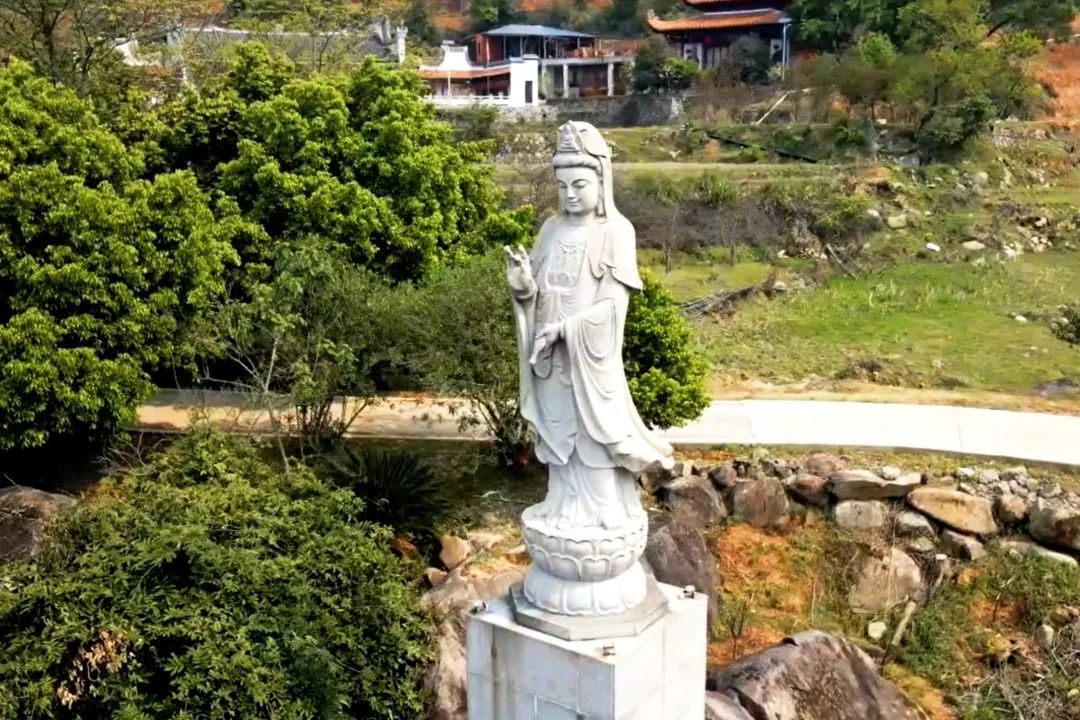 闽清千年古驿道鹫峰岭：山泉流水 悬崖陡峭