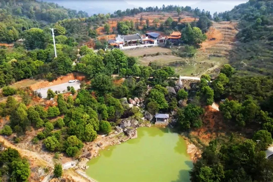 闽清千年古驿道鹫峰岭：山泉流水 悬崖陡峭