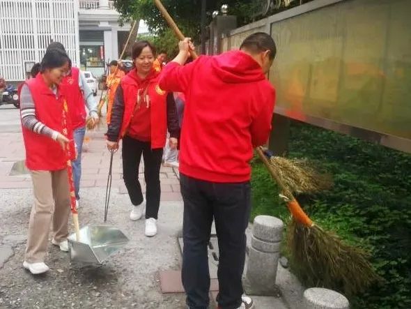 台江区集中开展“护河爱水 清洁家园”活动