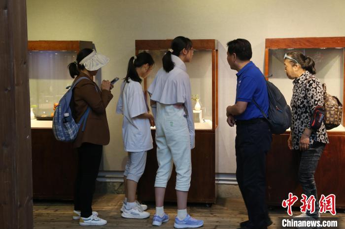 书画漆艺寿山石雕福州联展 尽呈“跨越之美”