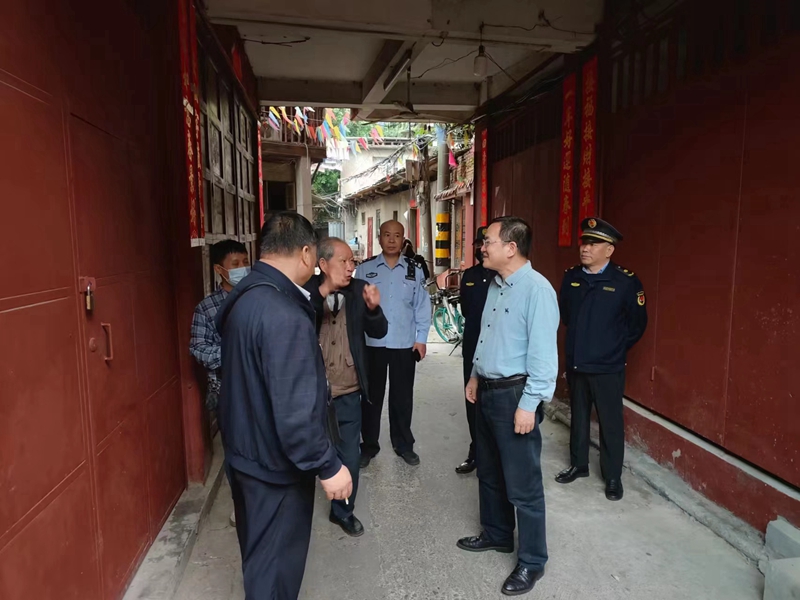 上海街道：安全检查不放松 为民履职挂心中