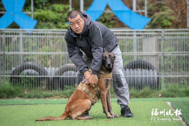 苏建华：带“神犬奇兵”救助百余人