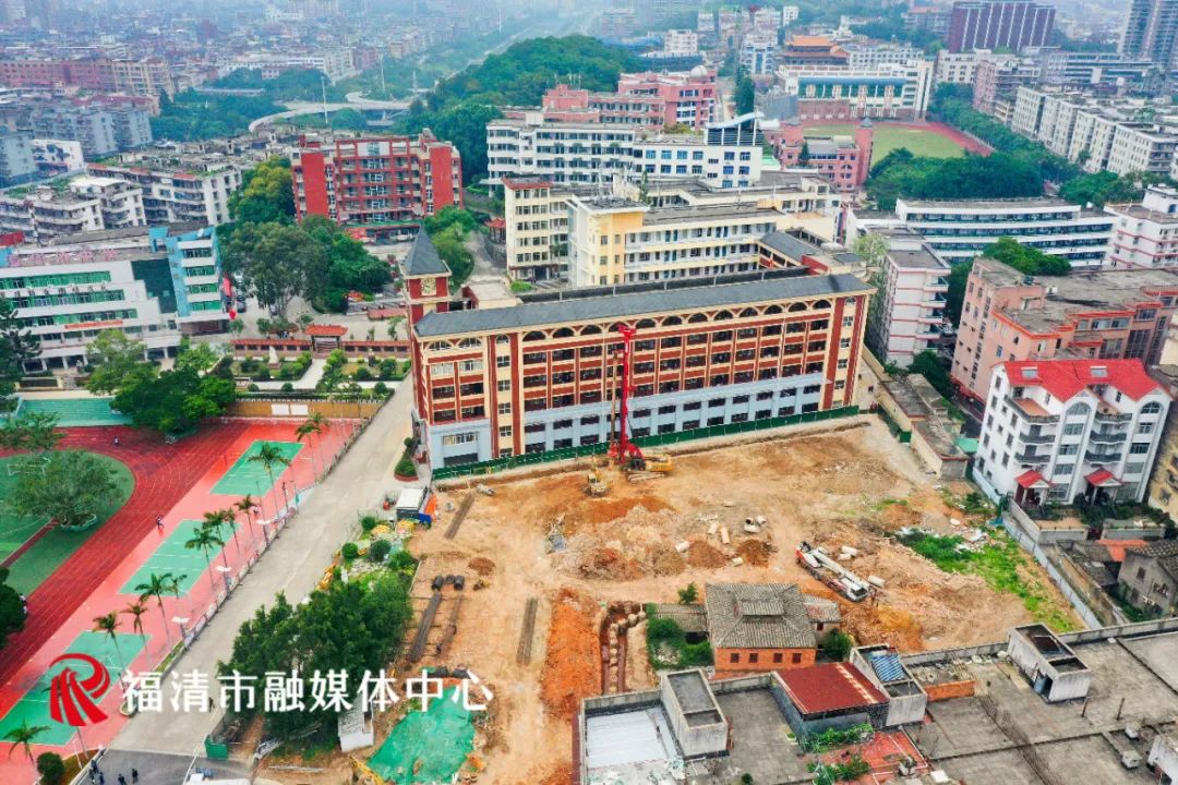福清这所学校新建大楼，还有对外开放停车场！
