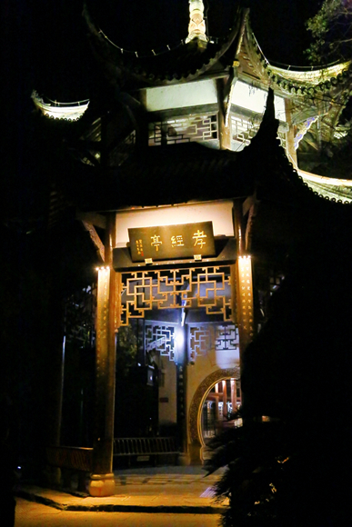 百家融媒重庆行丨北山石刻的灯光 点亮大足“24小时外”的精彩