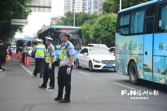 福州交警护航高考 硬核守护保周全