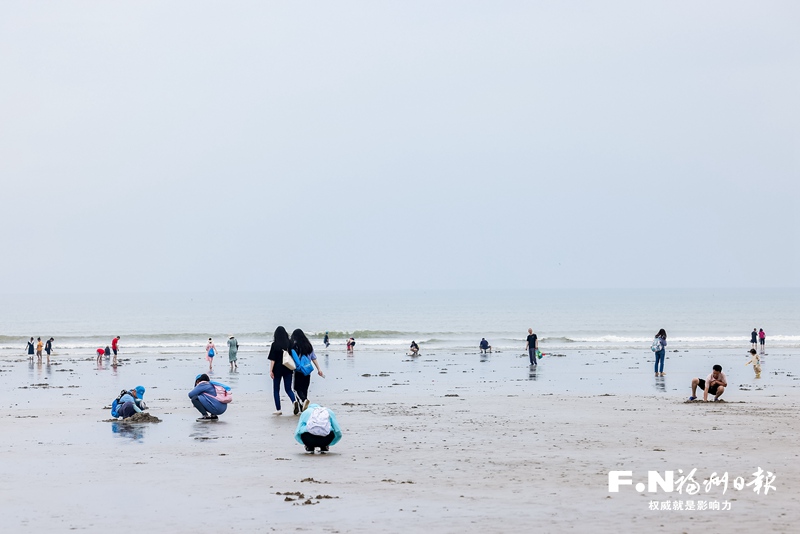 福州下沙举办“净海清沙行”活动 共建唯美海滩