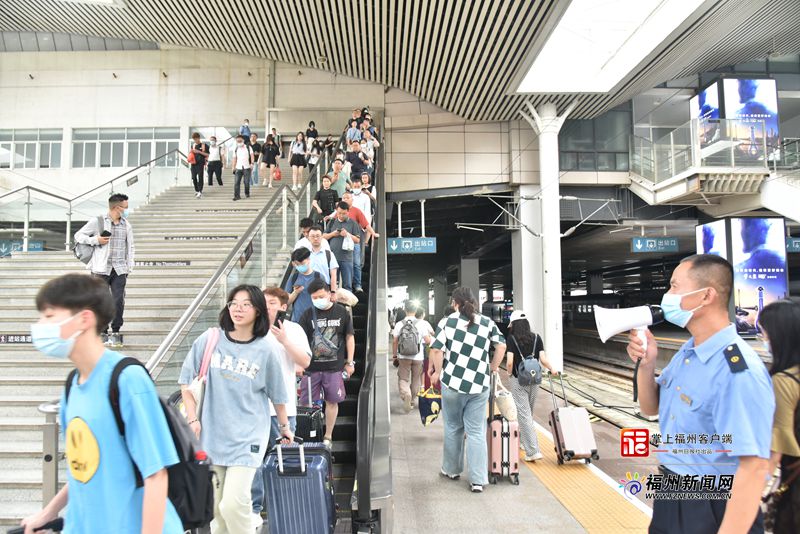 端午假期首日 福州火车站预计发送旅客14万人次