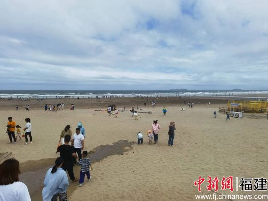 端午假期掀起滨海旅游热 福州下沙“火出圈”