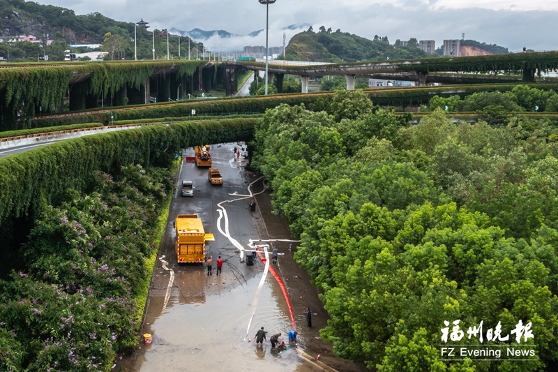 福州：排水神器齐上阵 抽水与降水“竞速”