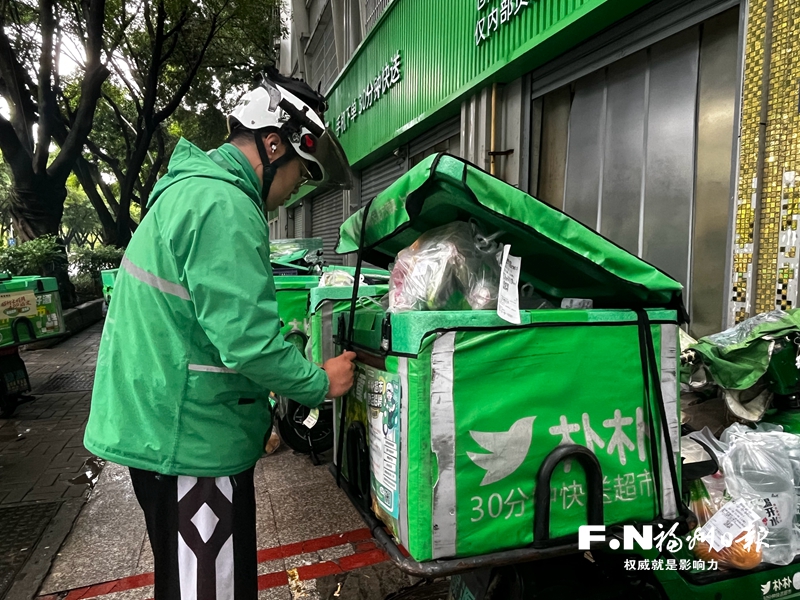 辛苦了！暴风雨中的福州“摆渡人”