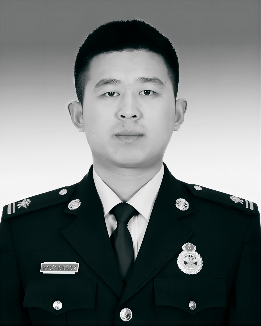 北京消防员冯振在抢险救灾中壮烈牺牲，年仅30岁