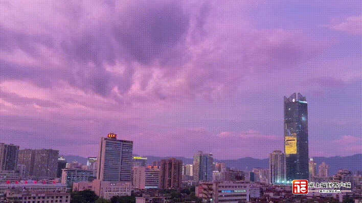 粉了！粉了！福州天空出现紫红色霞光