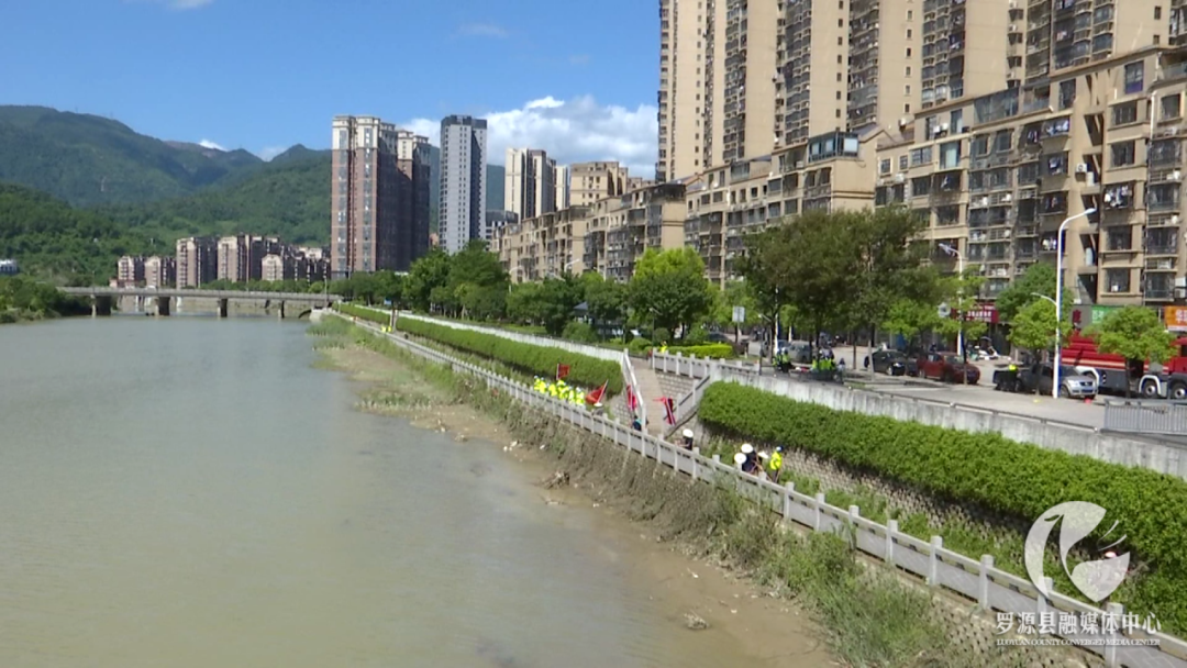 罗源团县委开展“护河爱水、清洁家园”行动