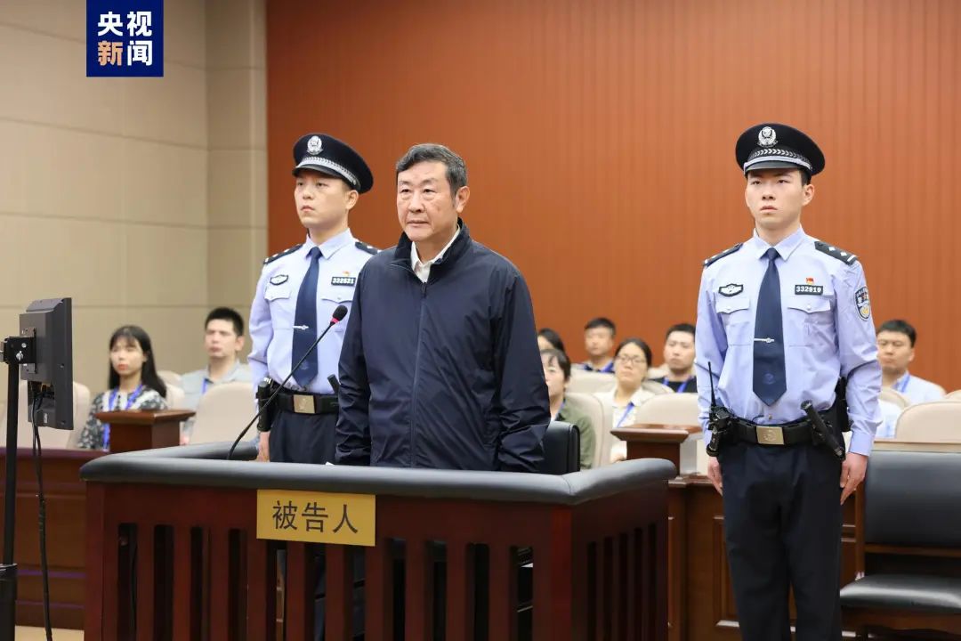 正部级“老虎”一审获刑15年！曾称“问心无愧”