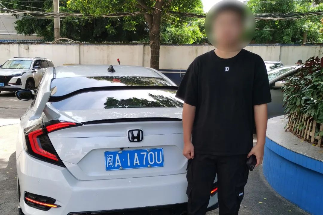 福州这群小伙，一言不合就“炸街”！交警一出手就栽了！