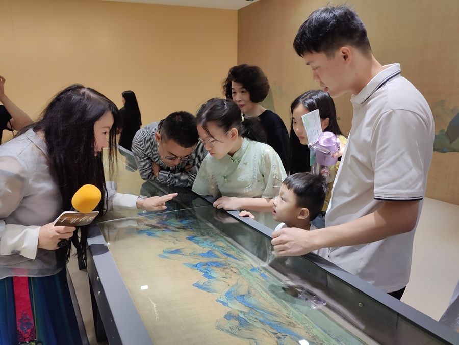 复刻版《千里江山图》亮相福州，展览持续至10月10日