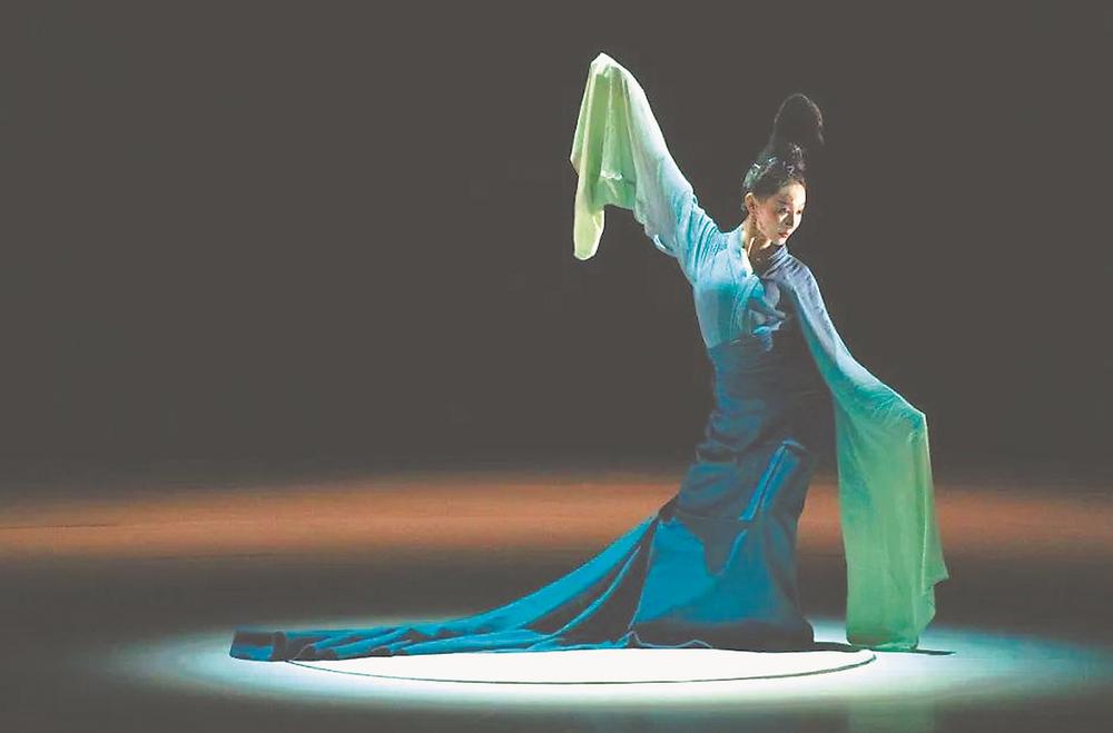舞蹈诗剧《只此青绿》“展卷”福州
