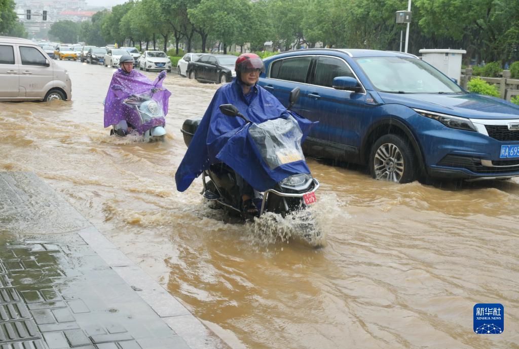 新华社：福州遭受特大暴雨侵袭