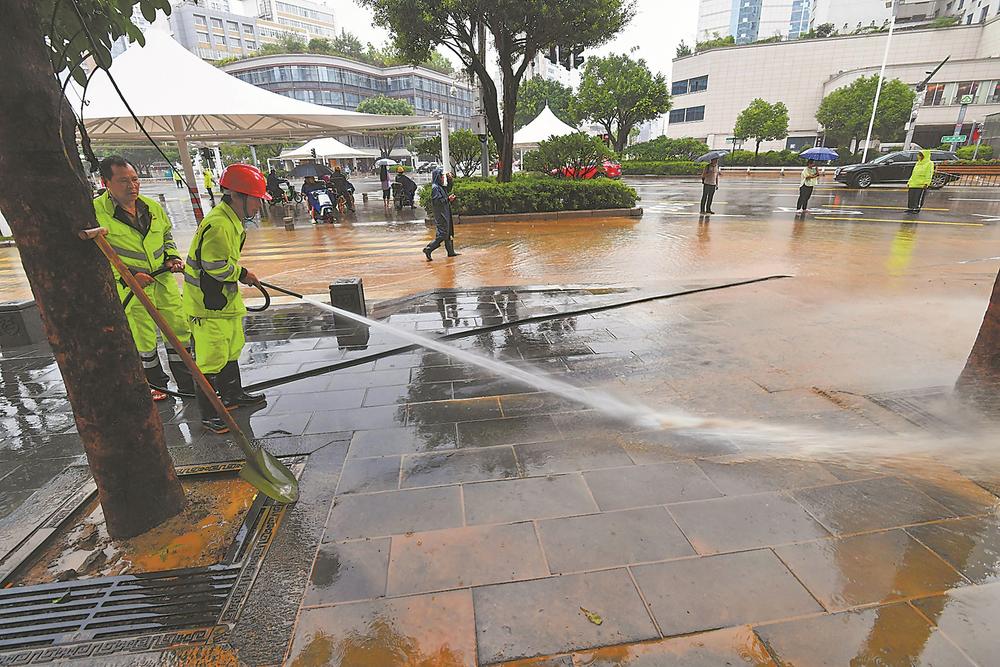 迎战特大暴雨 福州广大党员干部群众全力以赴抢险救灾