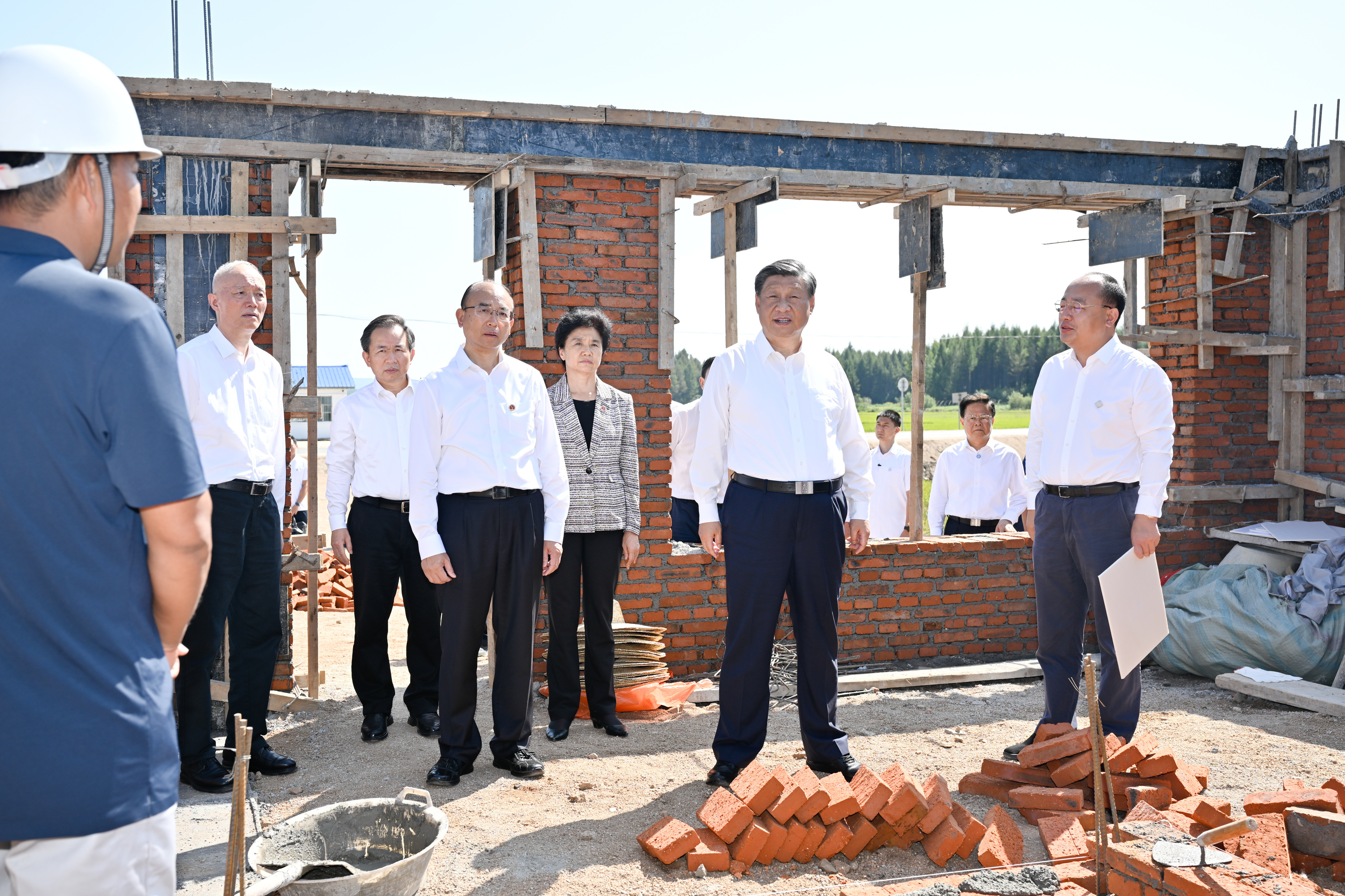 习近平在黑龙江考察时强调 牢牢把握在国家发展大局中的战略定位 奋力开创黑龙江高质量发展新局面