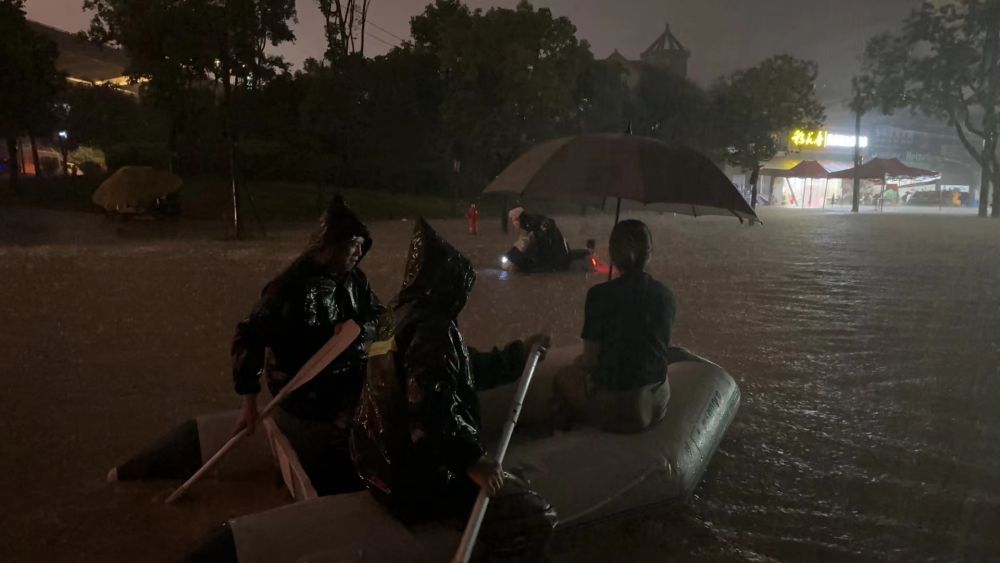 福州暴雨集中区受灾村的防汛抢险48小时