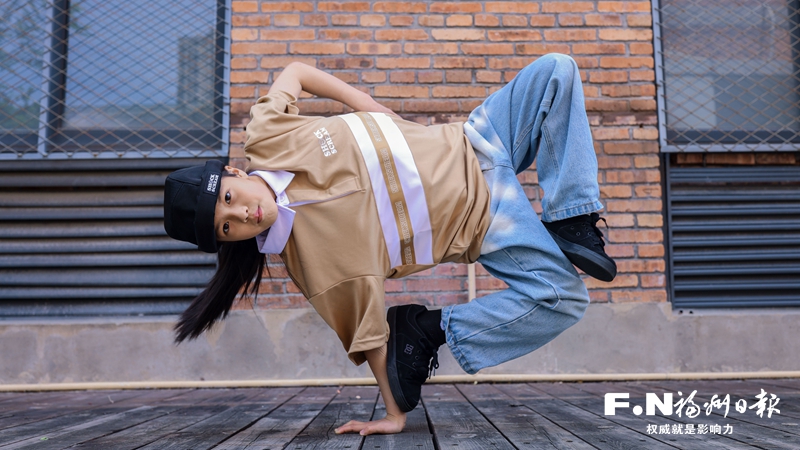 闪耀霹雳舞国际赛 13岁福州女孩“跳”成双冠王
