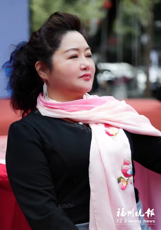 歌唱家赵秀兰退休后当上巾帼志愿者 她的爱心和她的歌声一样动人