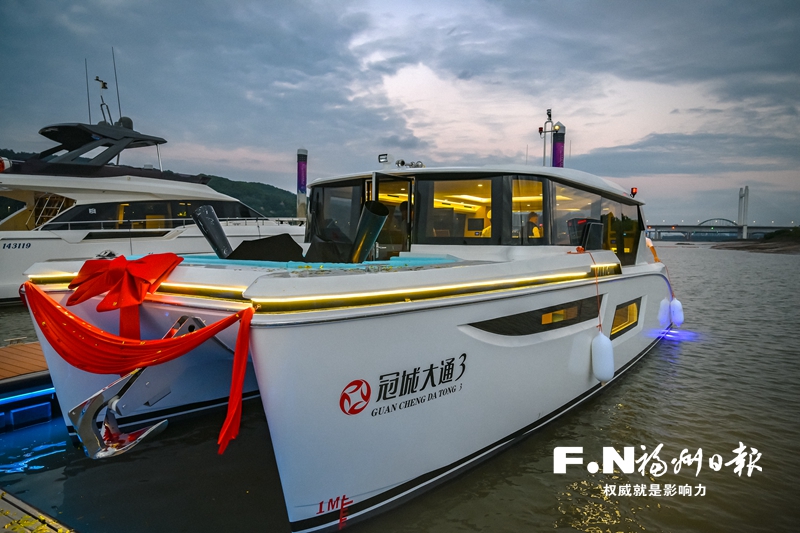 2023中国海洋装备博览会游艇展开展 福州首艘纯电动新能源游艇下水