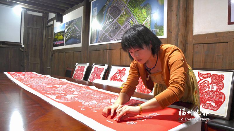 福州：5米长剪纸描绘“一带一路”