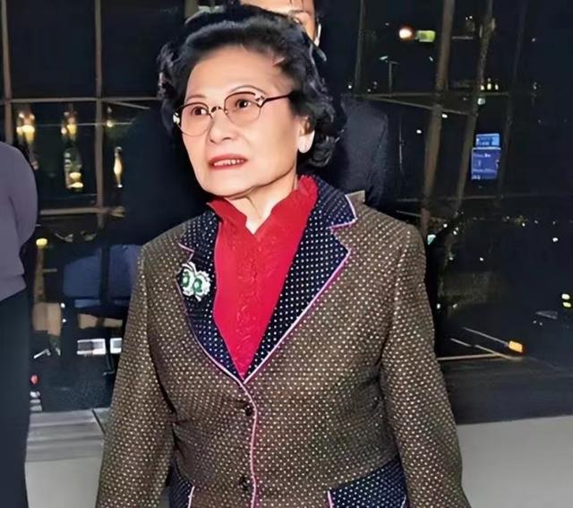 94岁中国女首富：曾分300亿给儿媳 香港最强“包租婆”