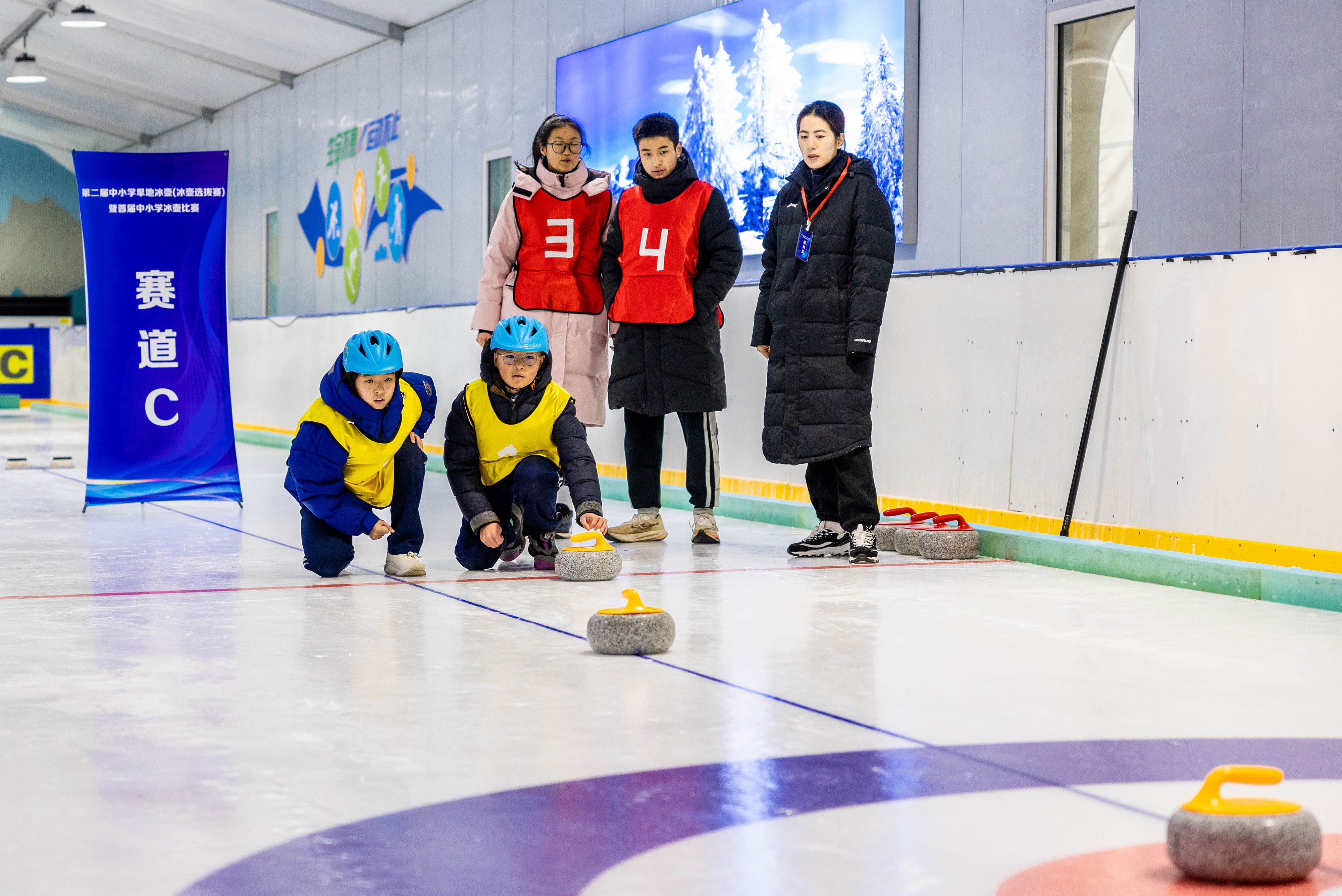 冰雪春天丨“让更多人参与到冰雪运动中来”