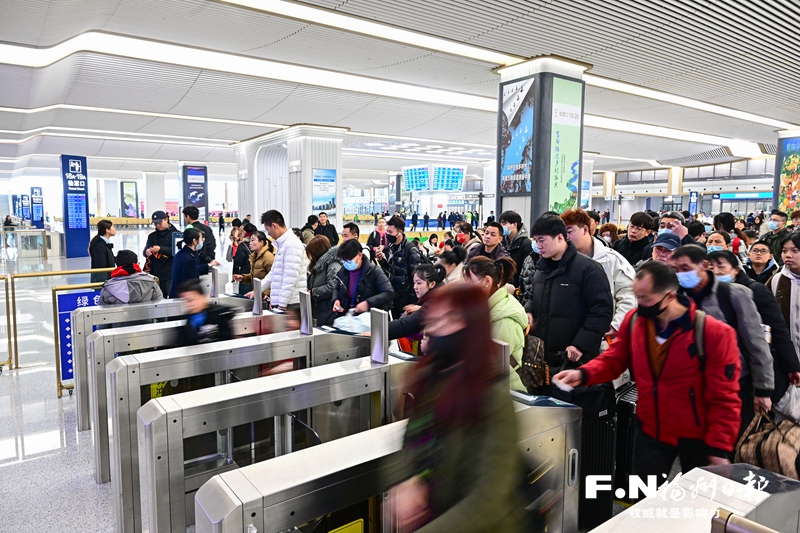 福州火车站春运首日发送旅客8.9万人次 各部门多举措保群众出行