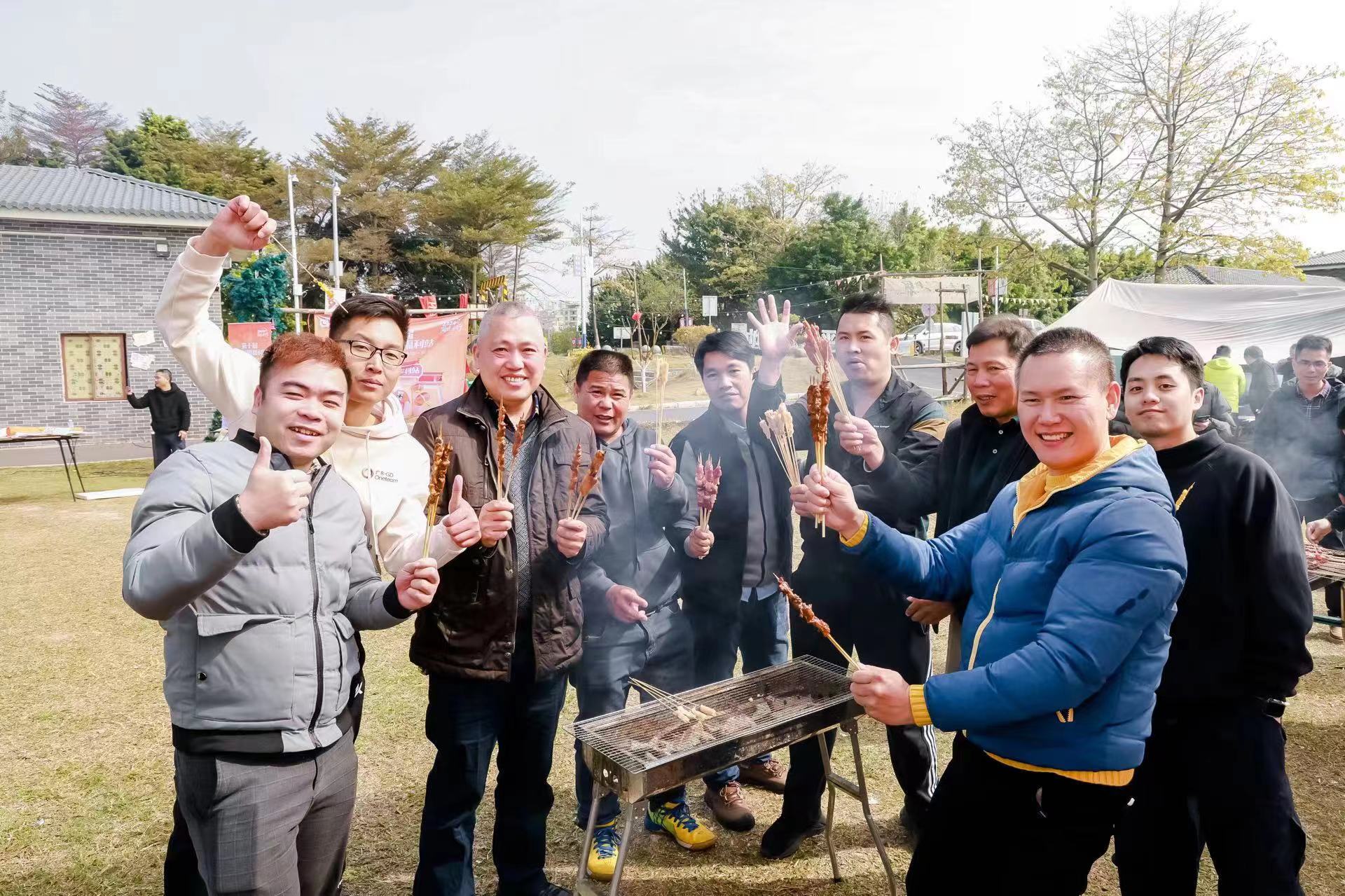 司机家宴、游园会、火车票礼包……滴滴陪司机师傅一起过大年