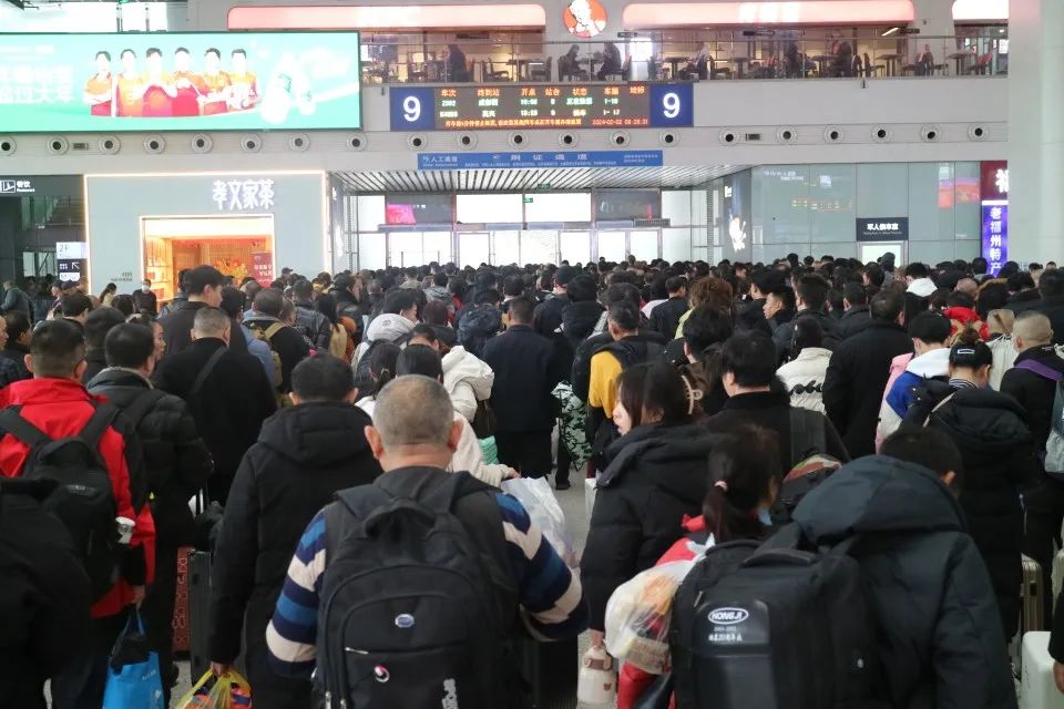 福州火车站客流持续攀升 5日预计发送旅客11.5万人次