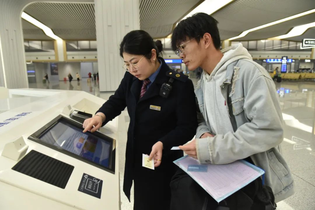 福州火车站出发客流已进入节前最高峰期