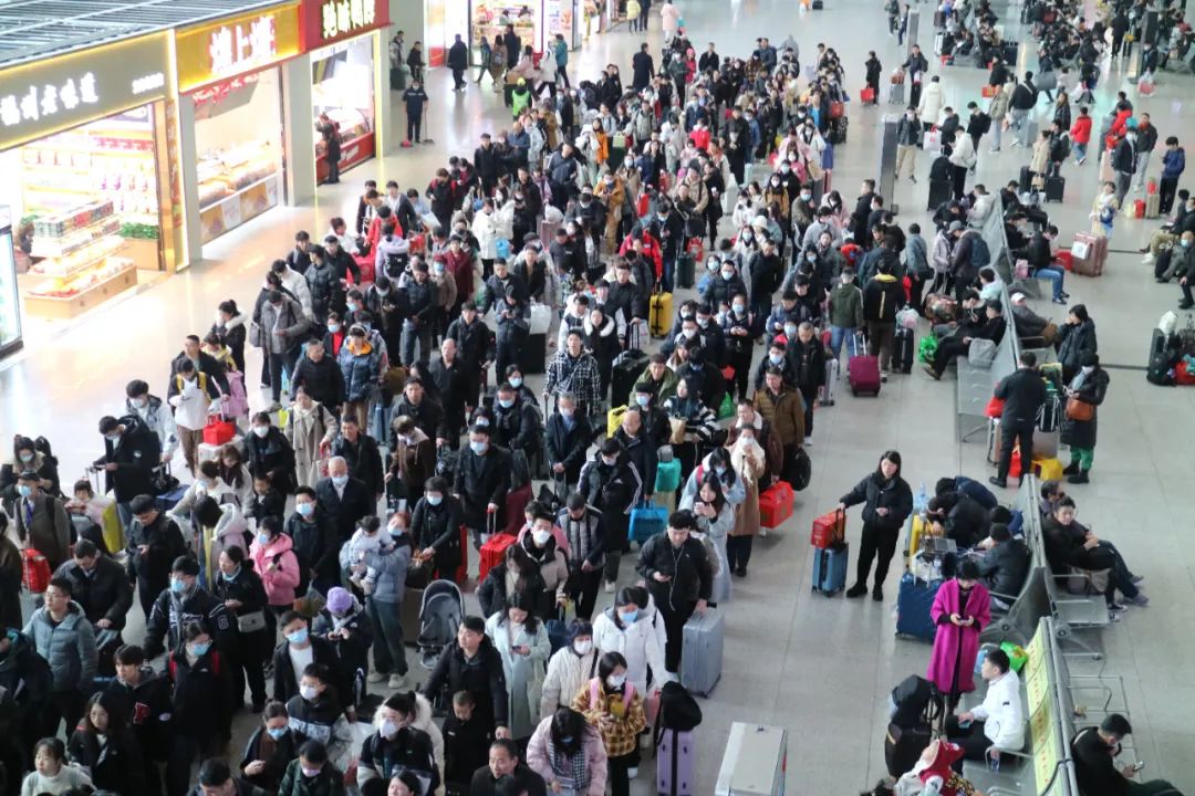 福州火车站出发客流已进入节前最高峰期